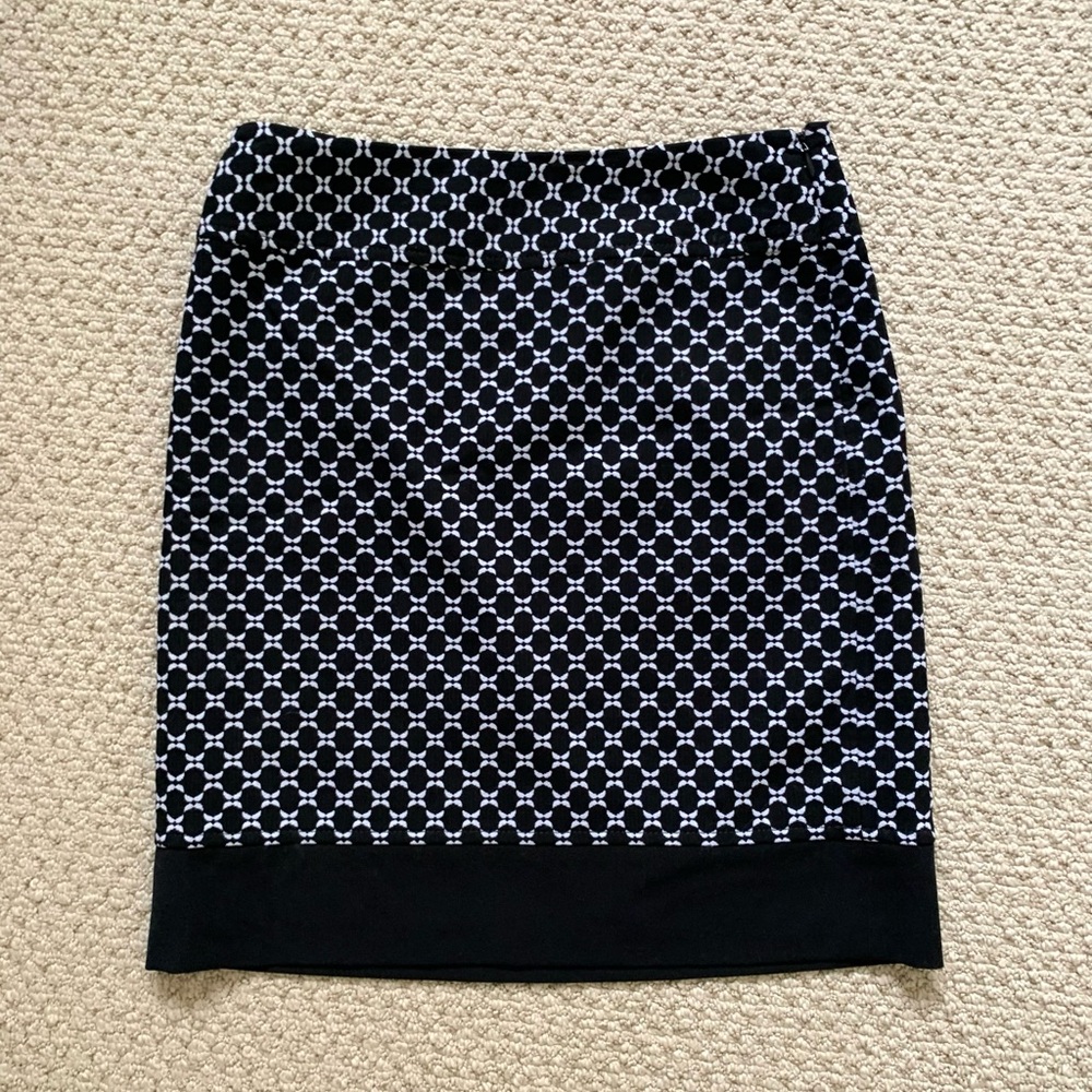 🌿 Ann Taylor black dots fully lined office skirt